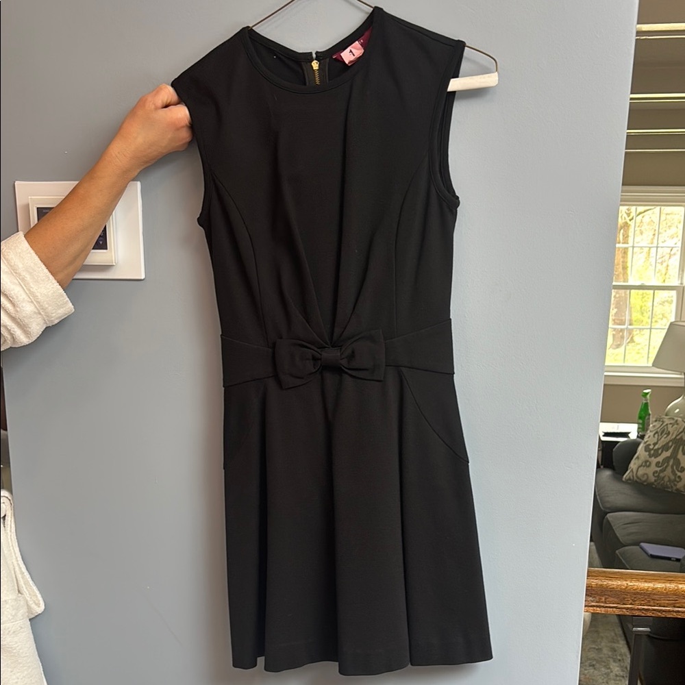 Elegant Black Dress with Bow Detail